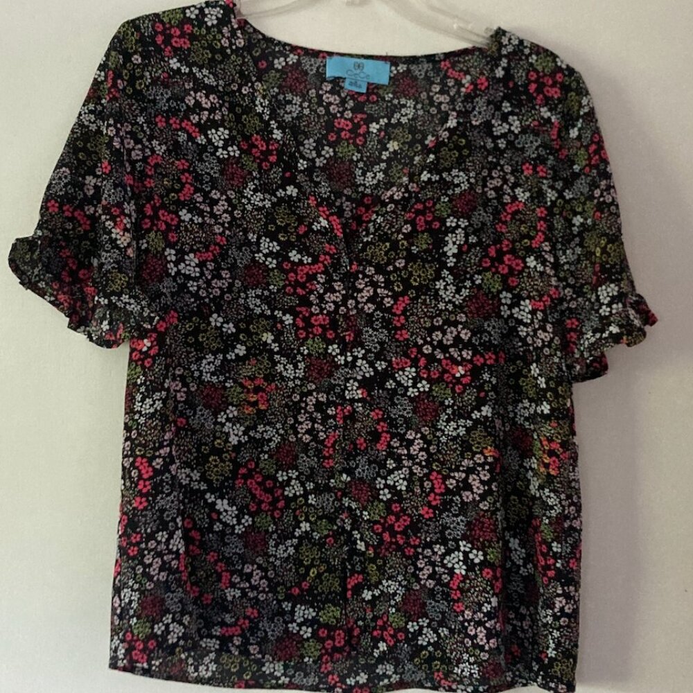 CeCe Flowered Button Down Top / Size M